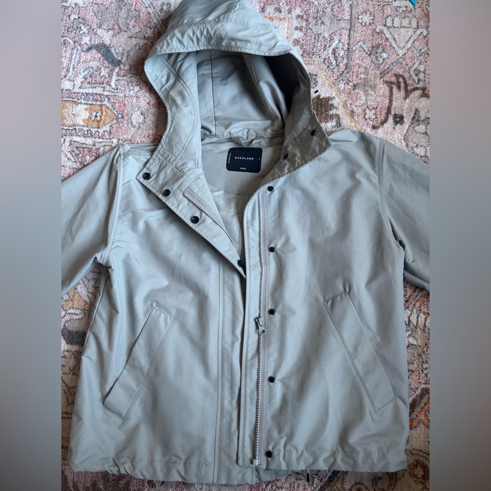 Everlane The ReNew Windbreaker Jacket in Sage Green